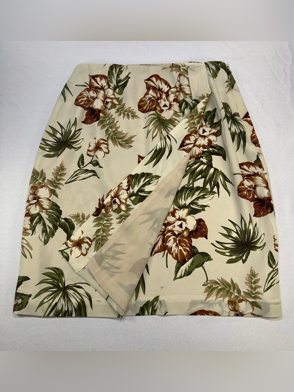 Chaus Skirt Size 10 Mock Wrap Lined Beige Greens Tans Browns Hibiscus - Picture 3 of 11